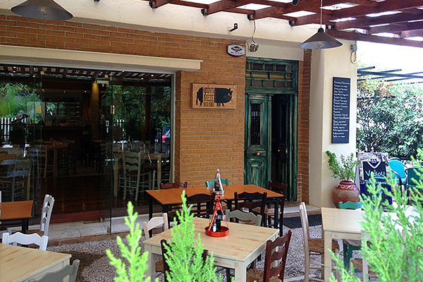 Φάνη Μεζέ, Αυλή